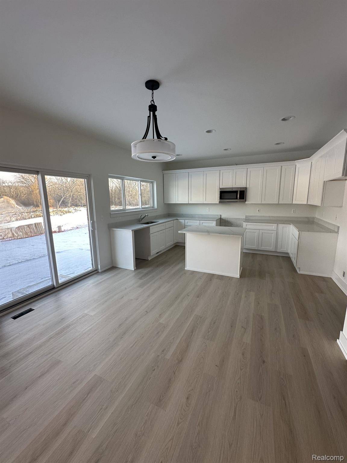 Southfield, MI 48075,21812 DUNS SCOTUS ST #7