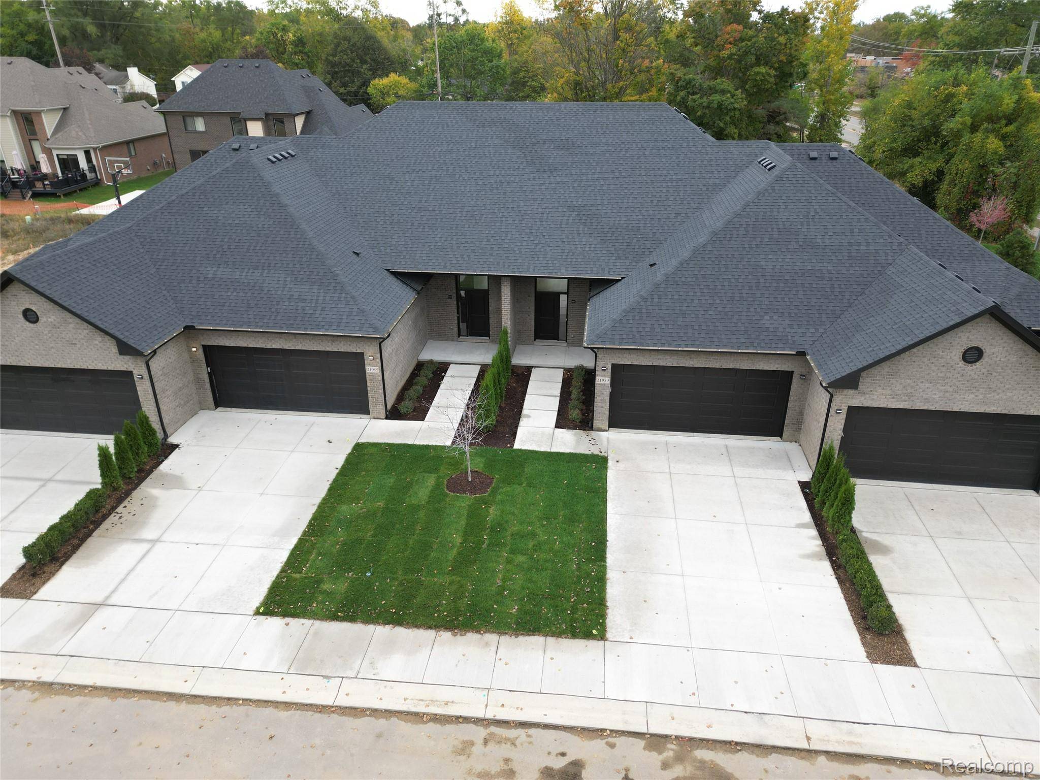 Southfield, MI 48075,21955 Deer Brook DR #3