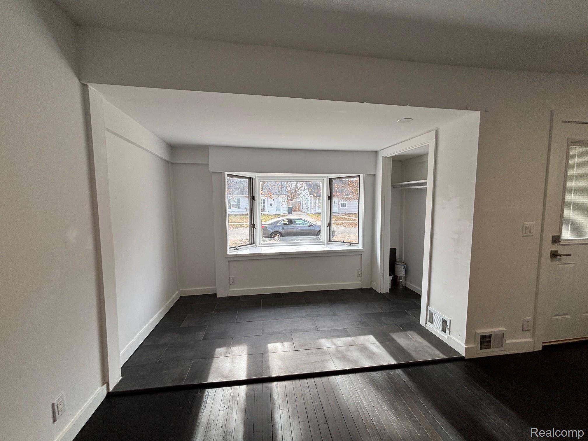 Fenton, MI 48220,2145 Browning ST