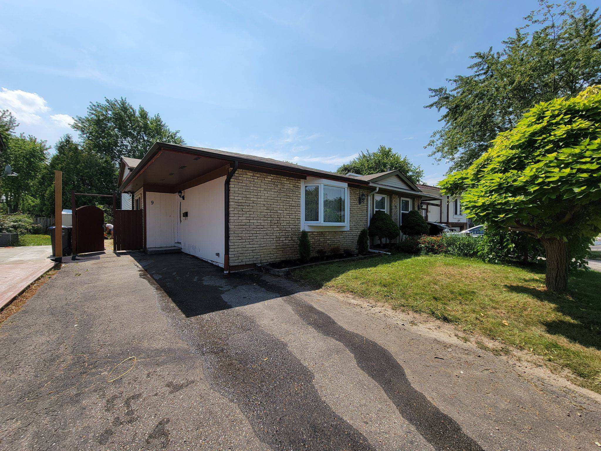 Brampton, ON L6V 2W7,9 Bruce Beer DR