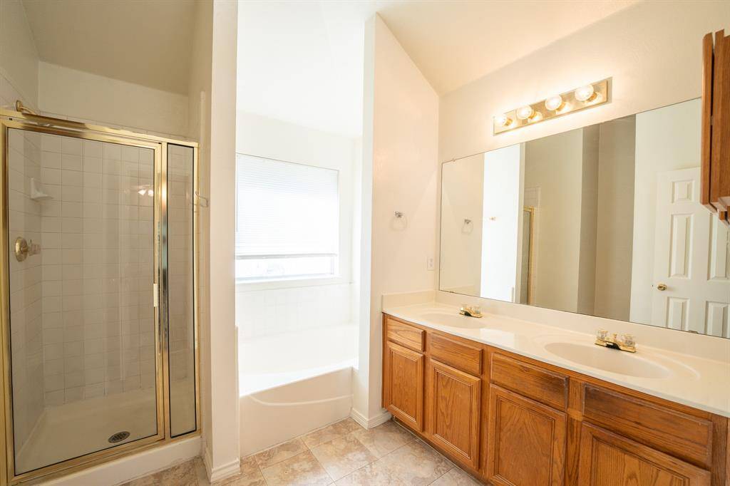 Desoto, TX 75115,515 Starling Drive