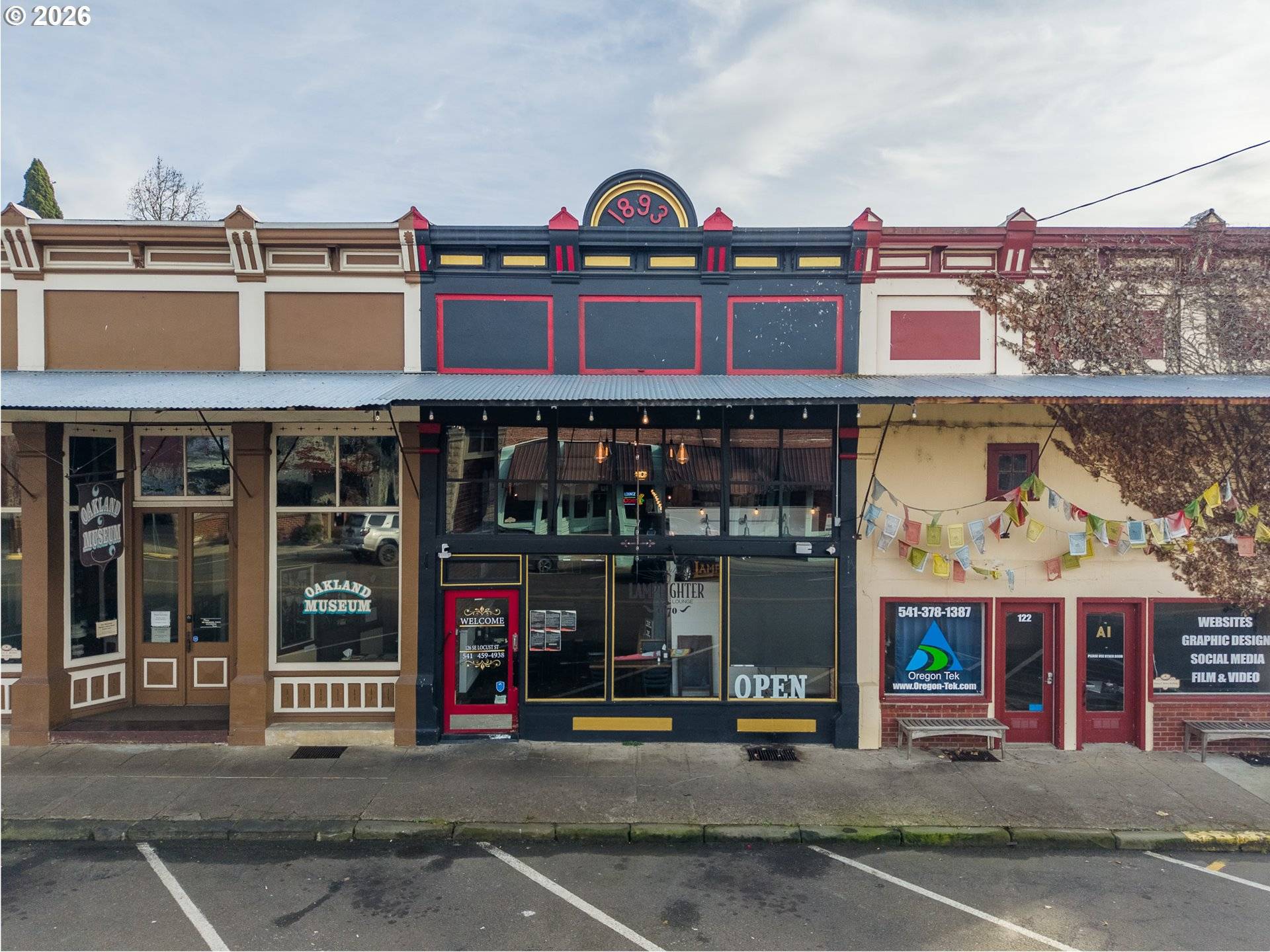 Oakland, OR 97462,126 SE LOCUST ST