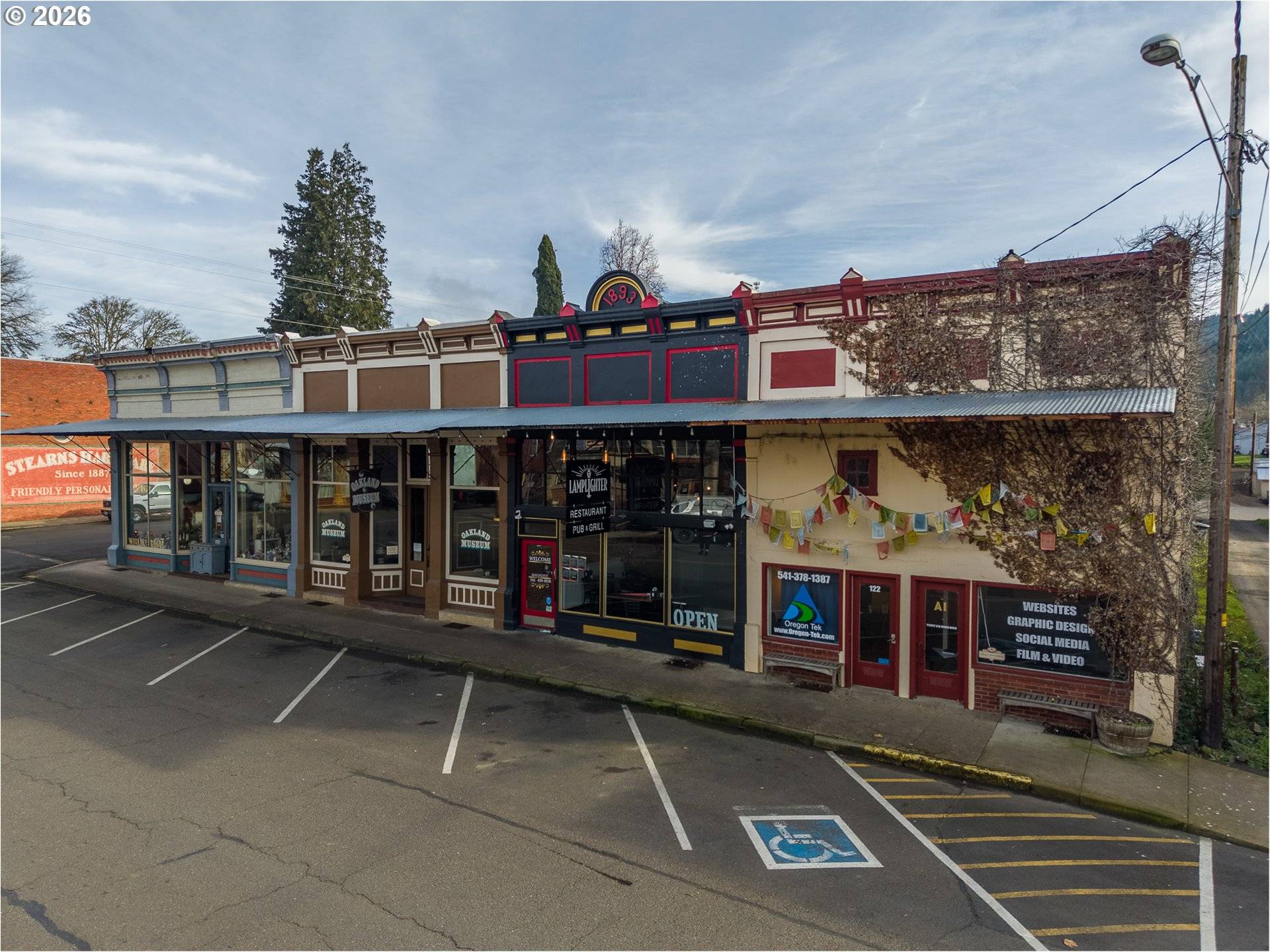 Oakland, OR 97462,126 SE LOCUST ST