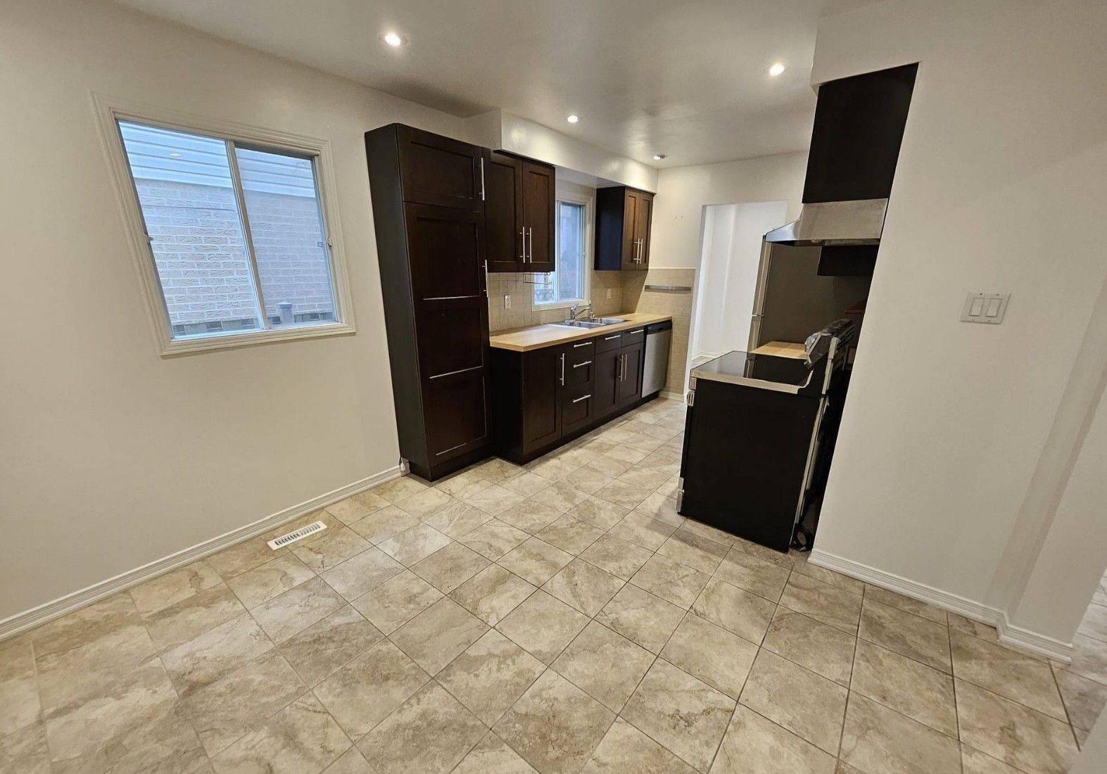 Richmond Hill, ON L4C 8T5,442 Church ST S