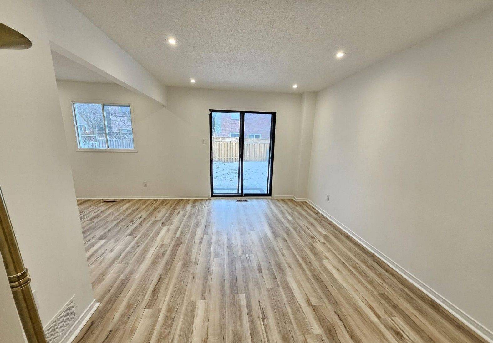 Richmond Hill, ON L4C 8T5,442 Church ST S