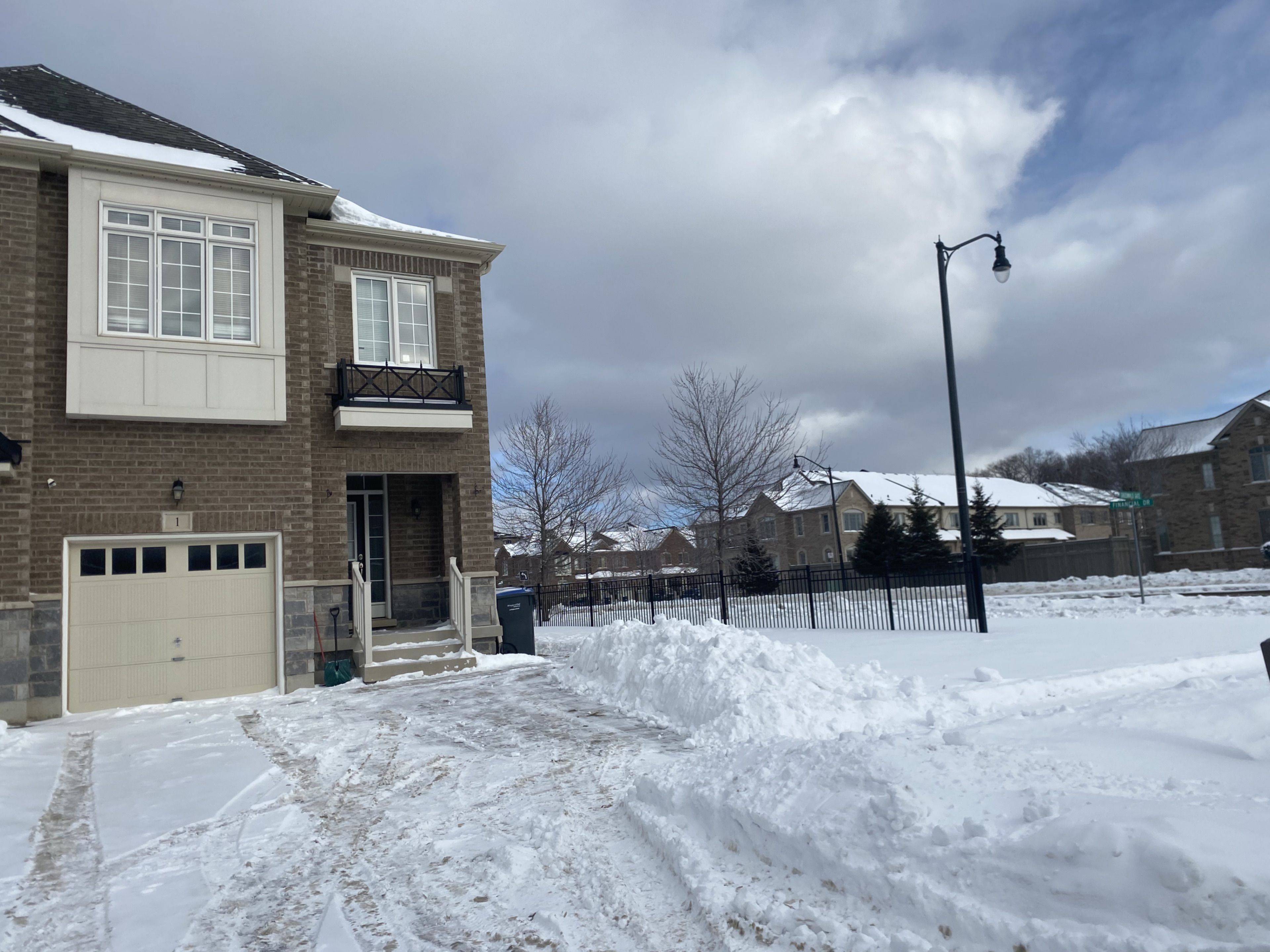 Brampton, ON L6Y 6C4,1 Gruenwald Gate E #BSMT