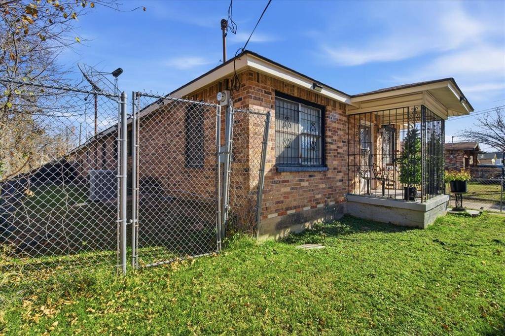 Dallas, TX 75212,3418 Chihuahua Avenue