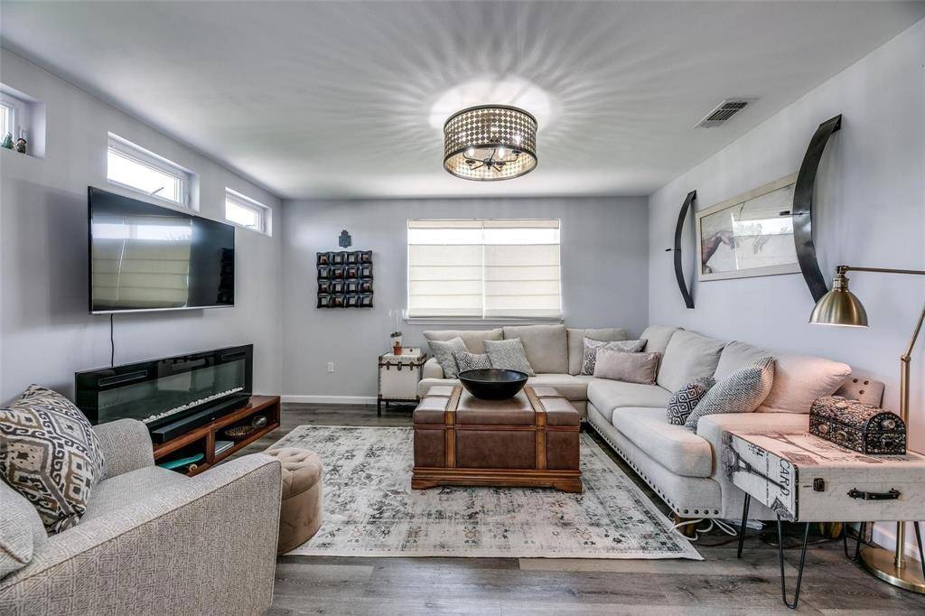 Forney, TX 75126,407 E Broad Street