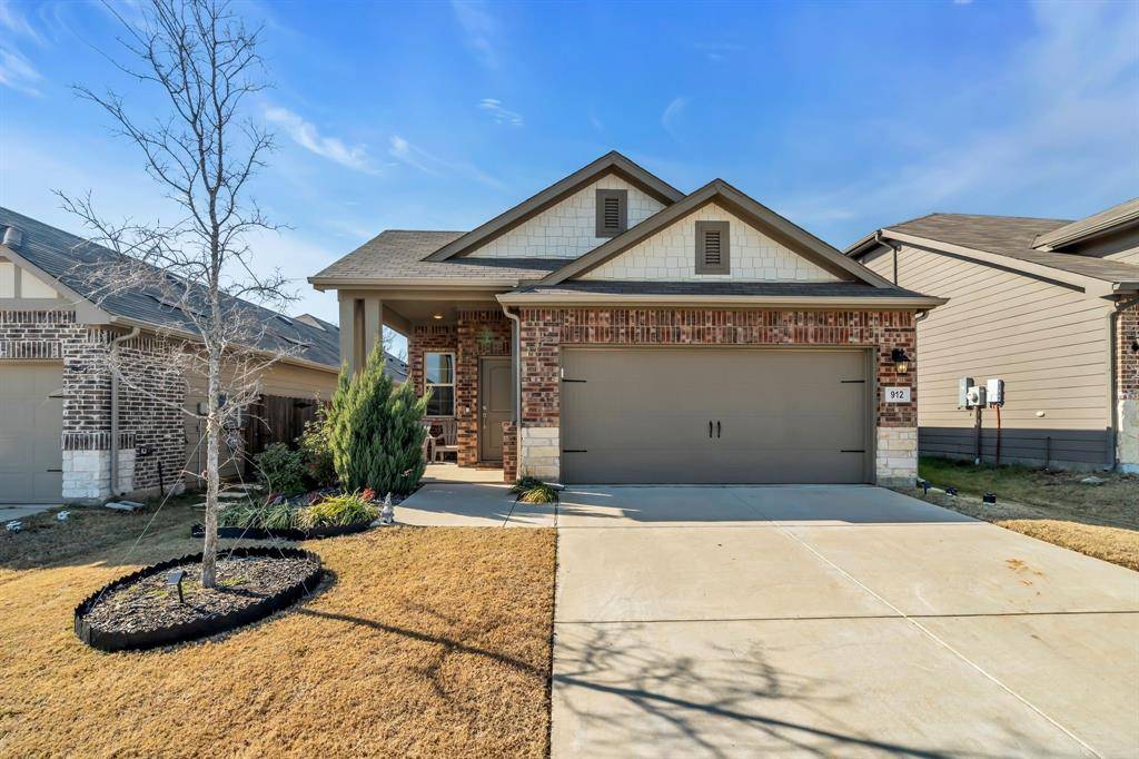 Aubrey, TX 76227,912 Crockett Street