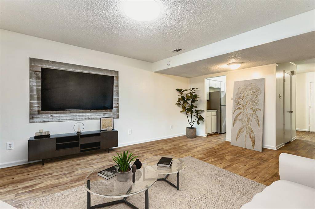 Grapevine, TX 76051,826 Wildwood Lane