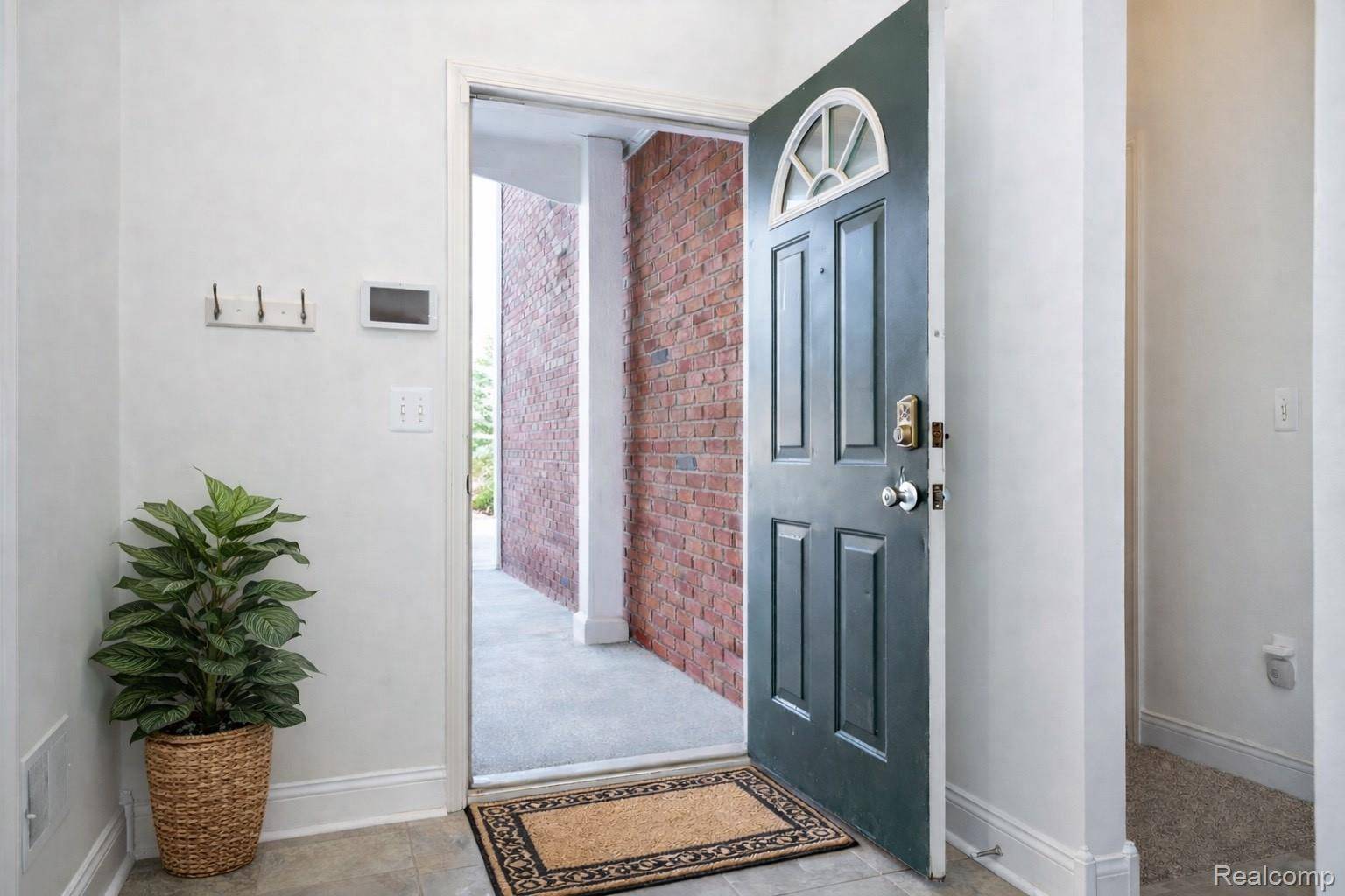 Shelby Twp, MI 48316,2104 Monarch DR