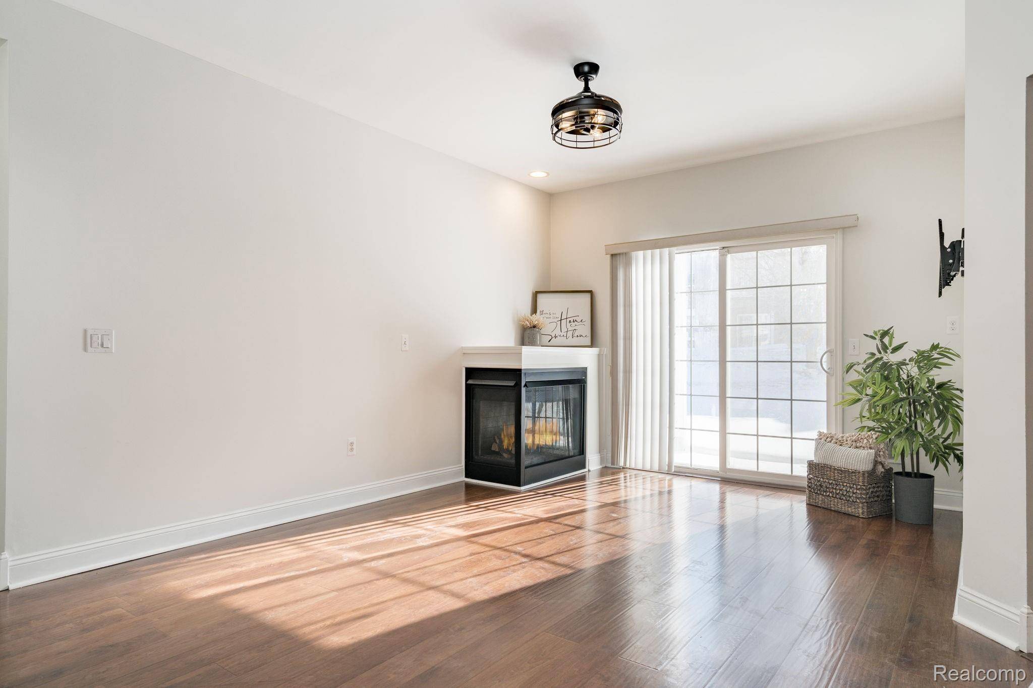 Shelby Twp, MI 48316,2104 Monarch DR