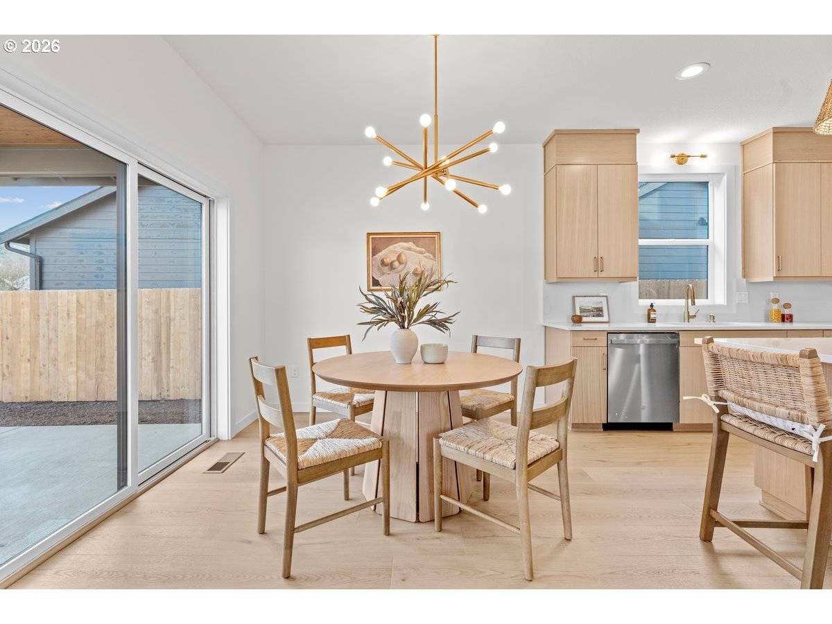 Silverton, OR 97381,401 S 1st ST