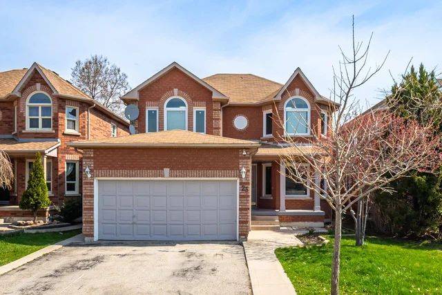 Brampton, ON L7A 1H3,23 Fenflower CT
