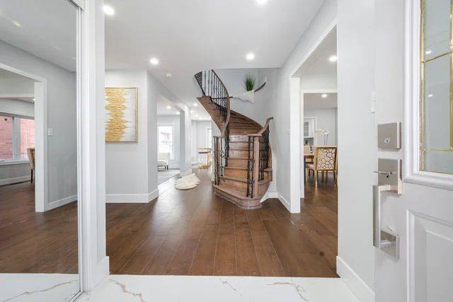 Brampton, ON L7A 1H3,23 Fenflower CT