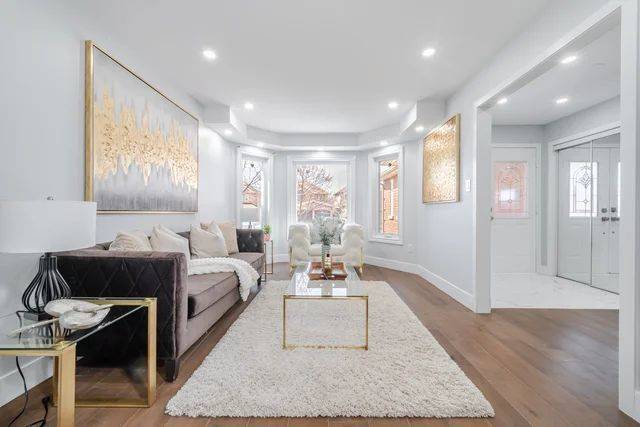 Brampton, ON L7A 1H3,23 Fenflower CT