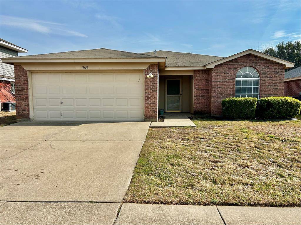 Saginaw, TX 76131,909 Meadowlark Drive