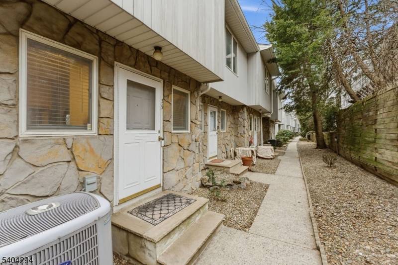 Belleville Twp., NJ 07109,6 Essex St. #G 39