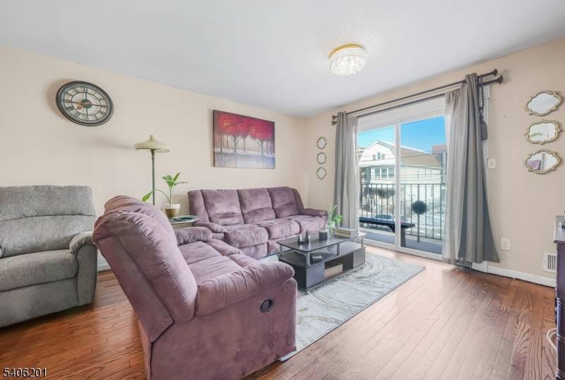 Elizabeth City, NJ 07201,952 Flora St