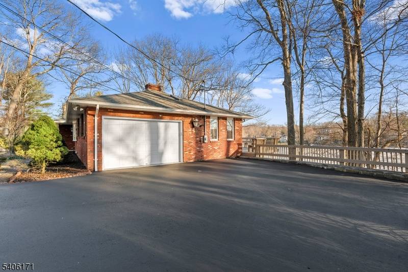 West Milford Twp., NJ 07480,347 High Crest Dr