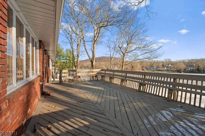 West Milford Twp., NJ 07480,347 High Crest Dr