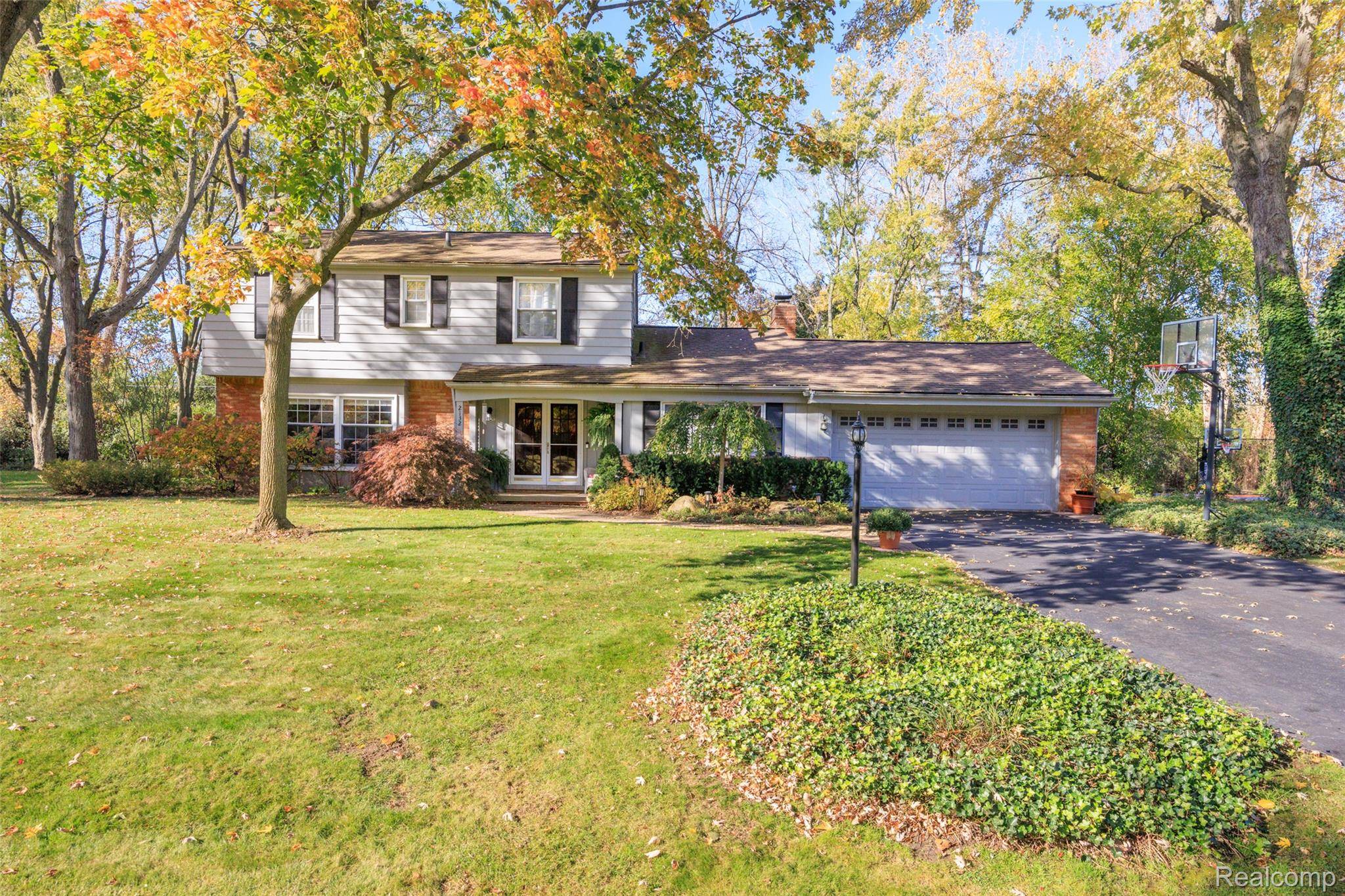 Bloomfield Hills, MI 48304,2132 Park Ridge DR