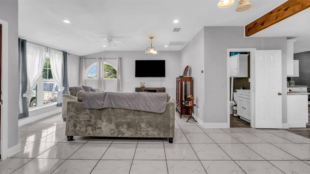 White Settlement, TX 76108,8814 Clifford Street