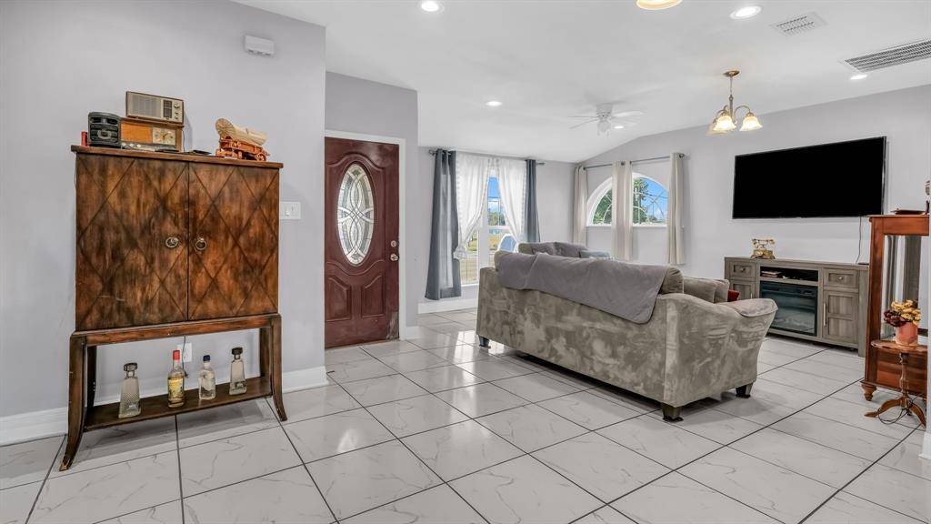 White Settlement, TX 76108,8814 Clifford Street