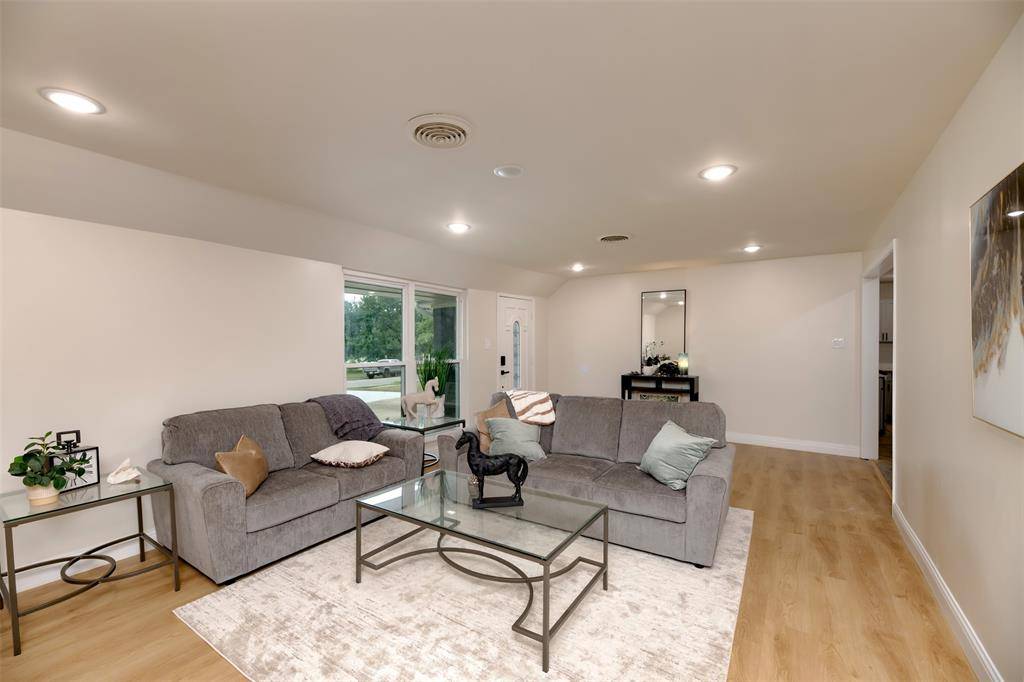 Grapevine, TX 76051,1413 Hill Street