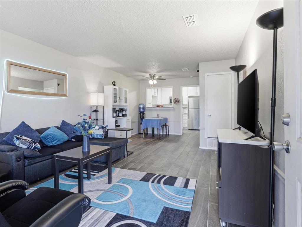 Arlington, TX 76012,2040 Oakwood Court