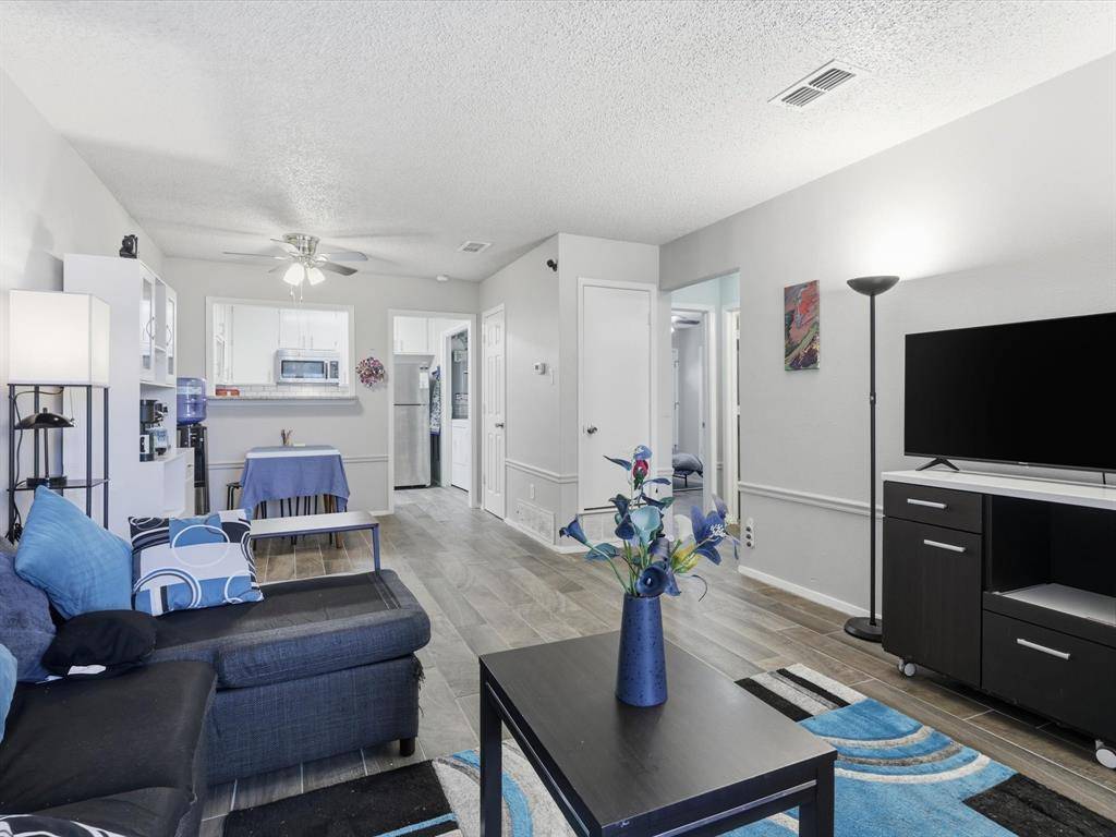 Arlington, TX 76012,2040 Oakwood Court