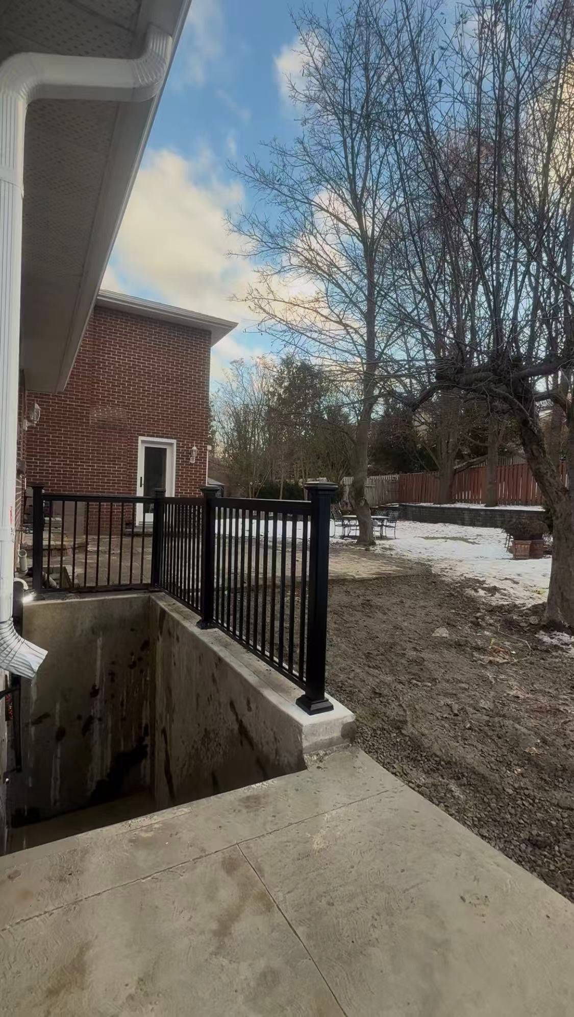 Mississauga, ON L5K 2G3,2482 Robin DR