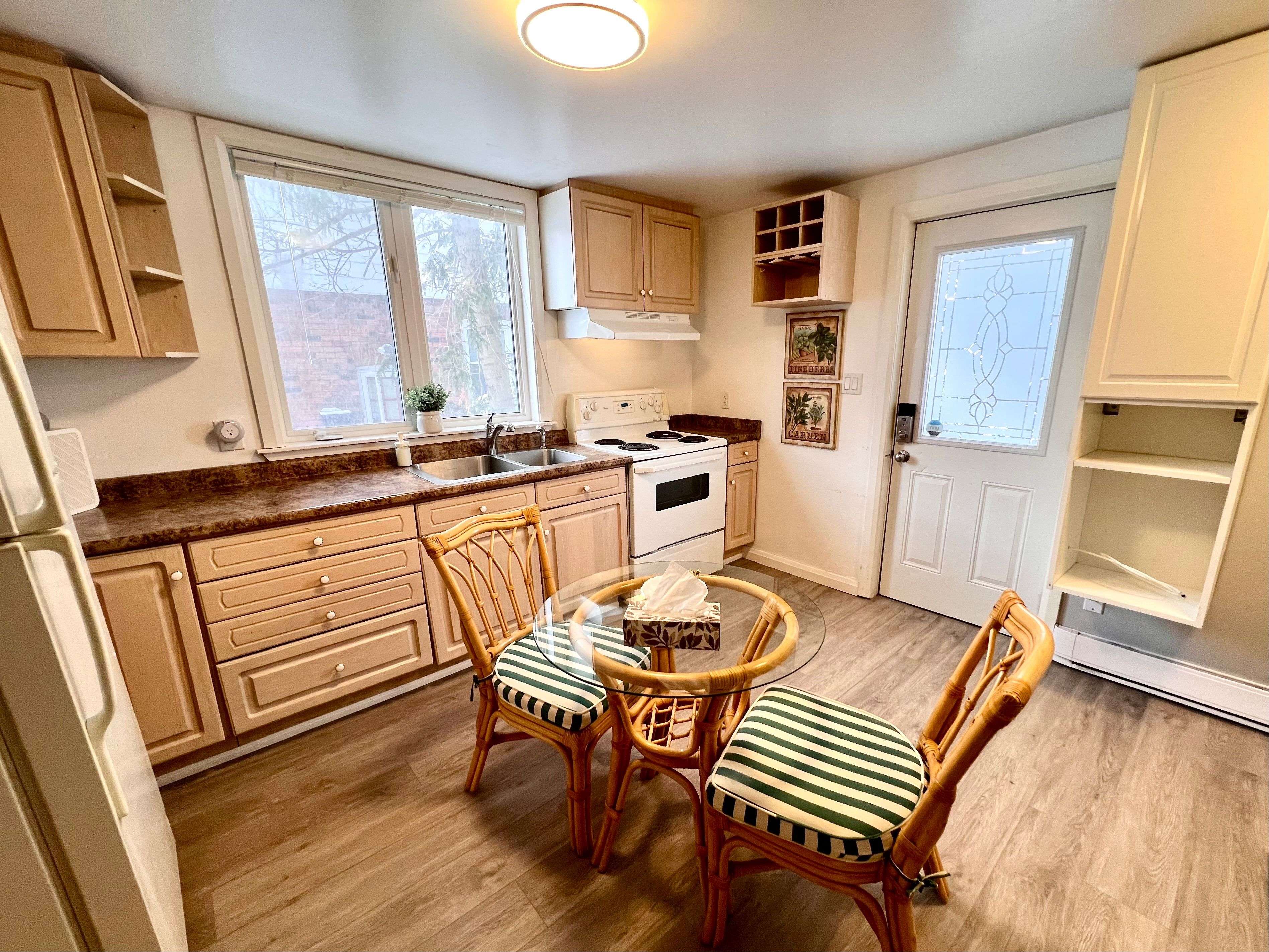 Barrie, ON L4M 1V6,32 Penetang ST #2