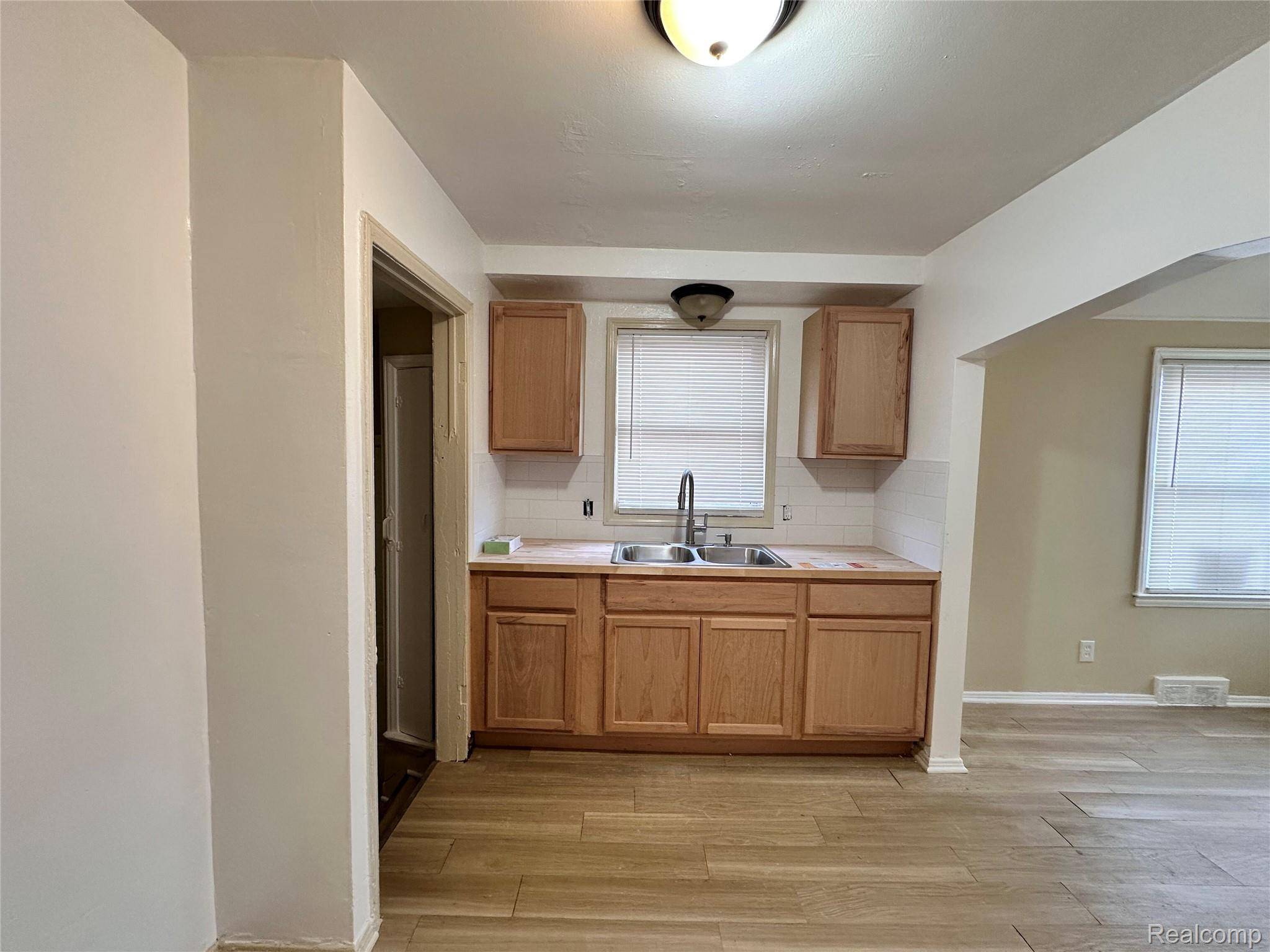 Detroit, MI 48205,11733 Minden ST