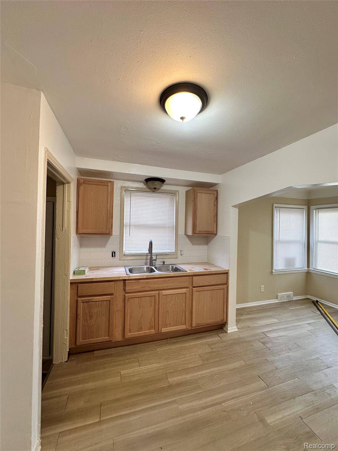 Detroit, MI 48205,11733 Minden ST