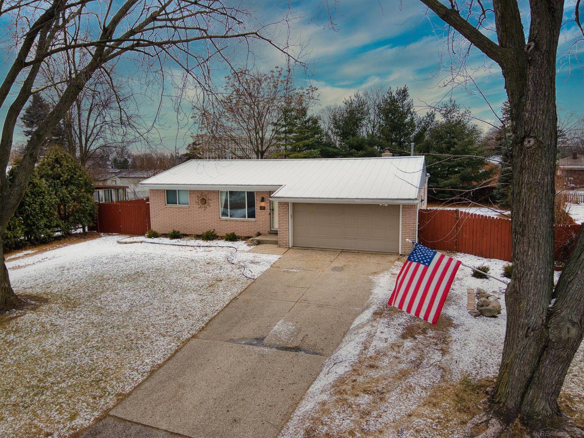 Utica, MI 48317,45077 Hecker DR