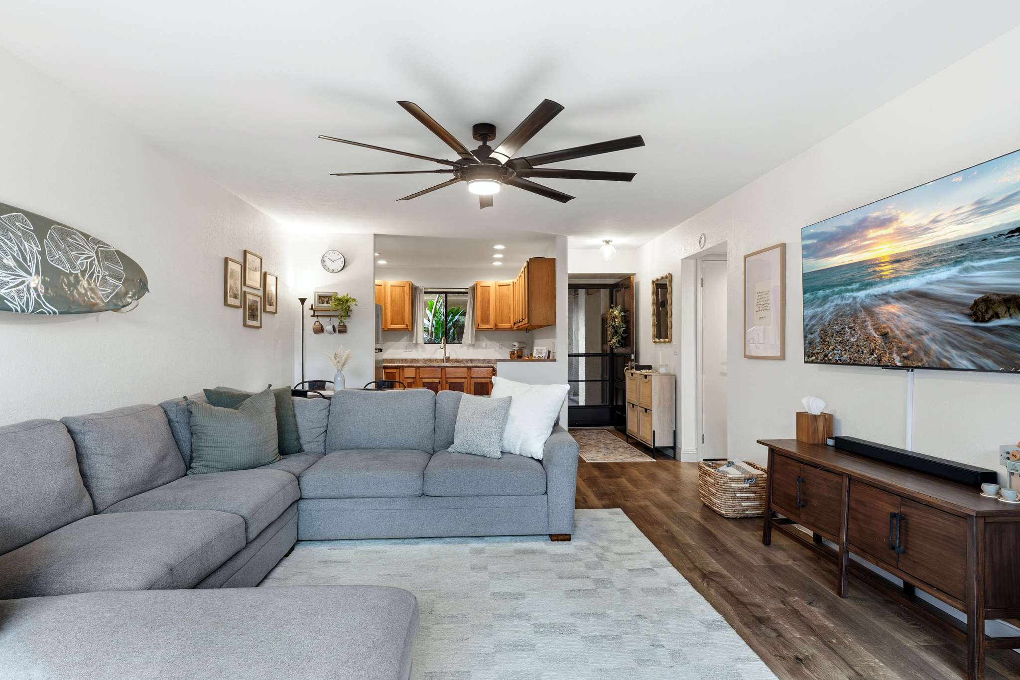 Kailua Kona, HI 96740,75-5863 KUAKINI HIGHWAY #104