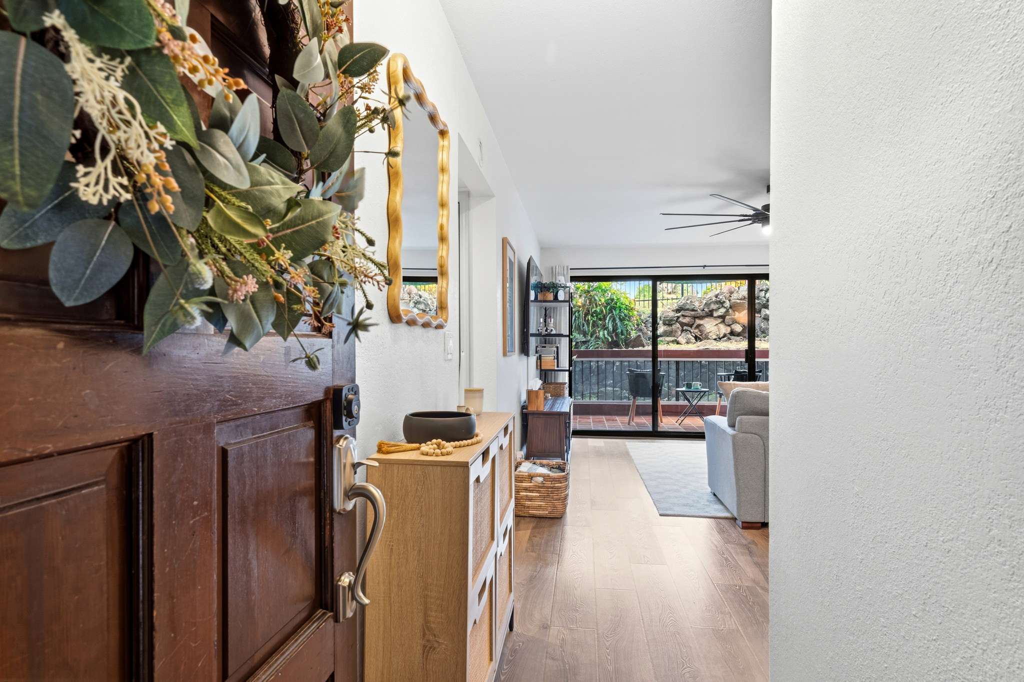 Kailua Kona, HI 96740,75-5863 KUAKINI HIGHWAY #104