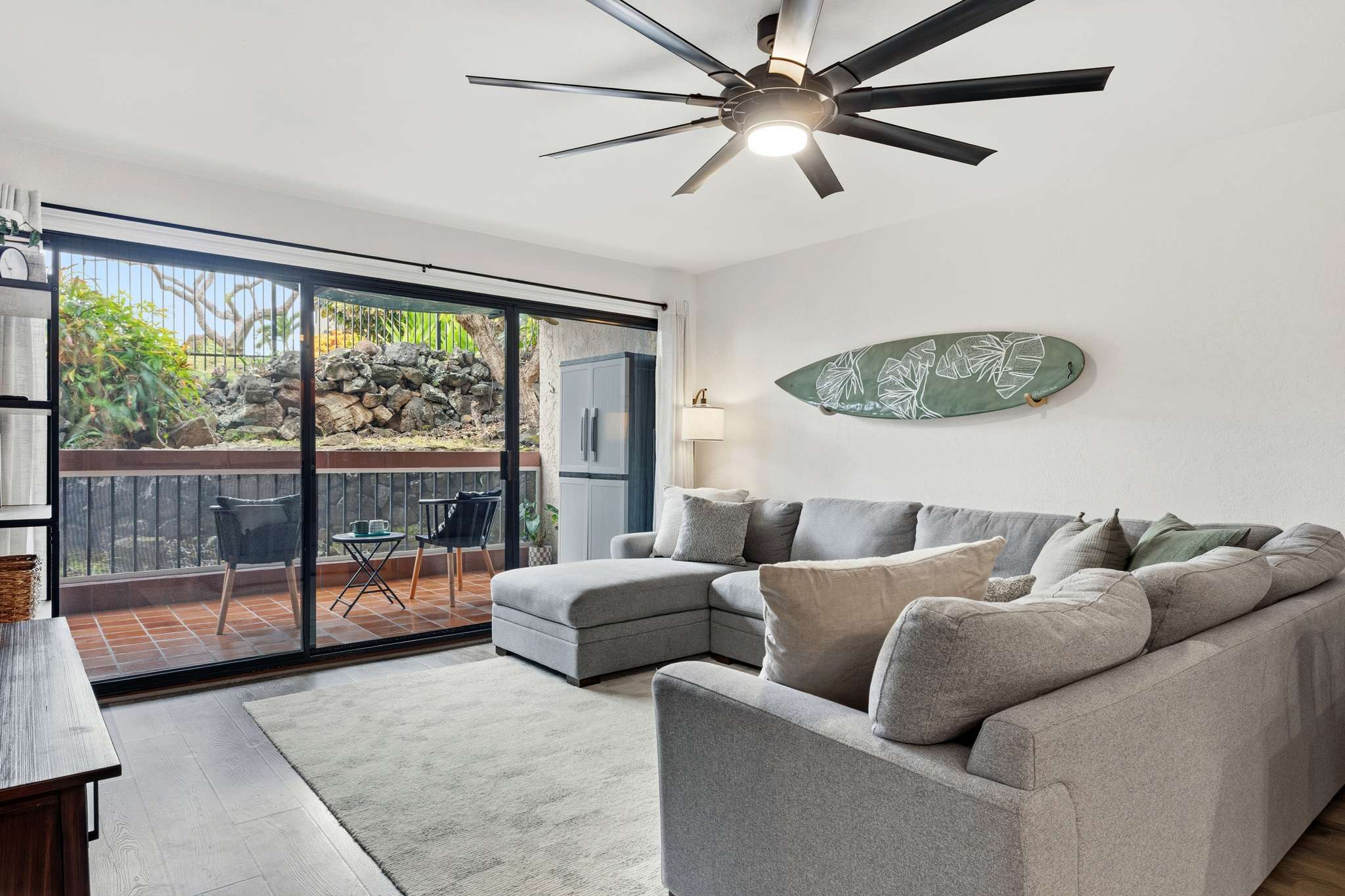 Kailua Kona, HI 96740,75-5863 KUAKINI HIGHWAY #104