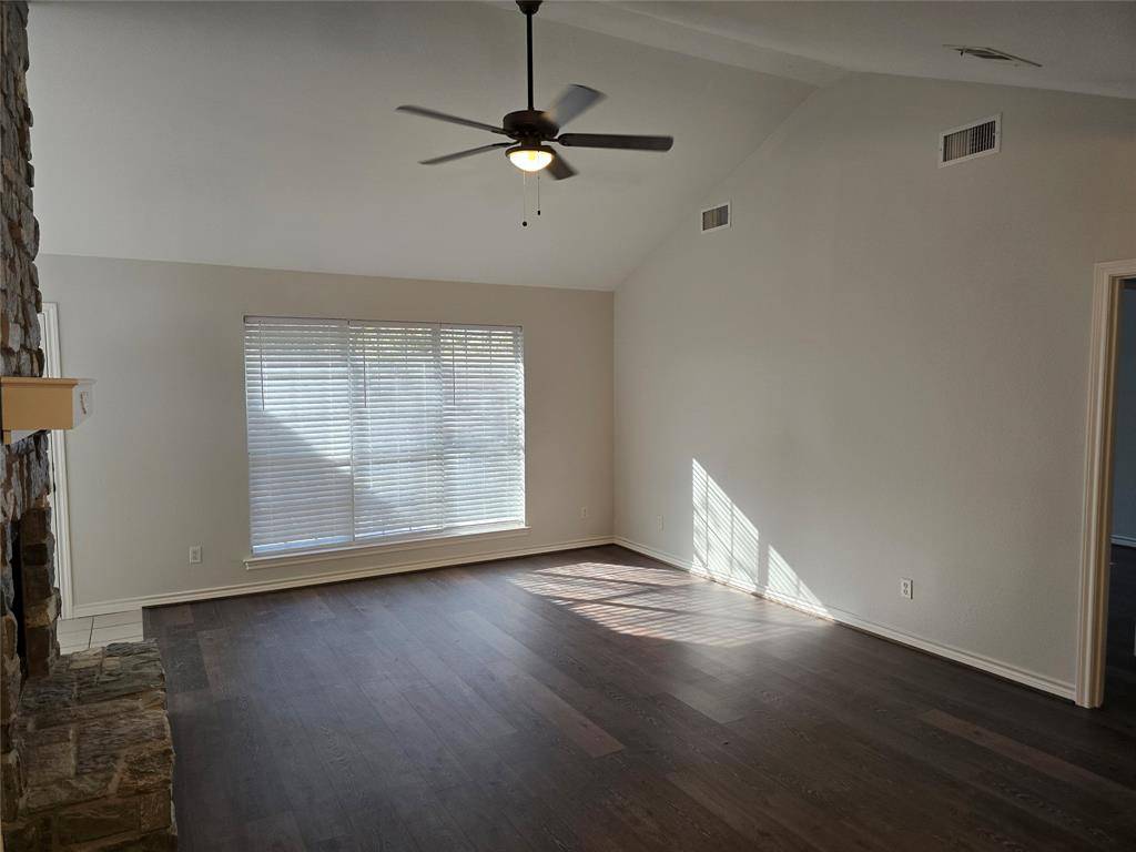 Gunter, TX 75058,601 Preston Glen