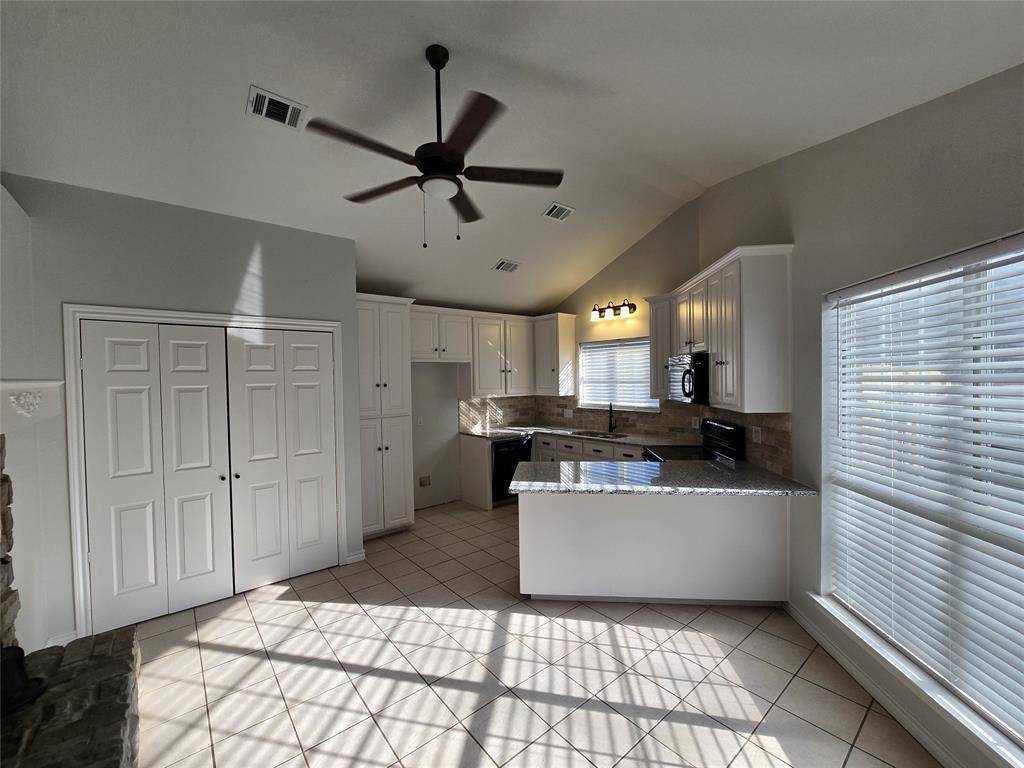 Gunter, TX 75058,601 Preston Glen