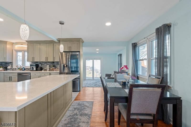 Bergenfield Boro, NJ 07621,36 N Vivyen St