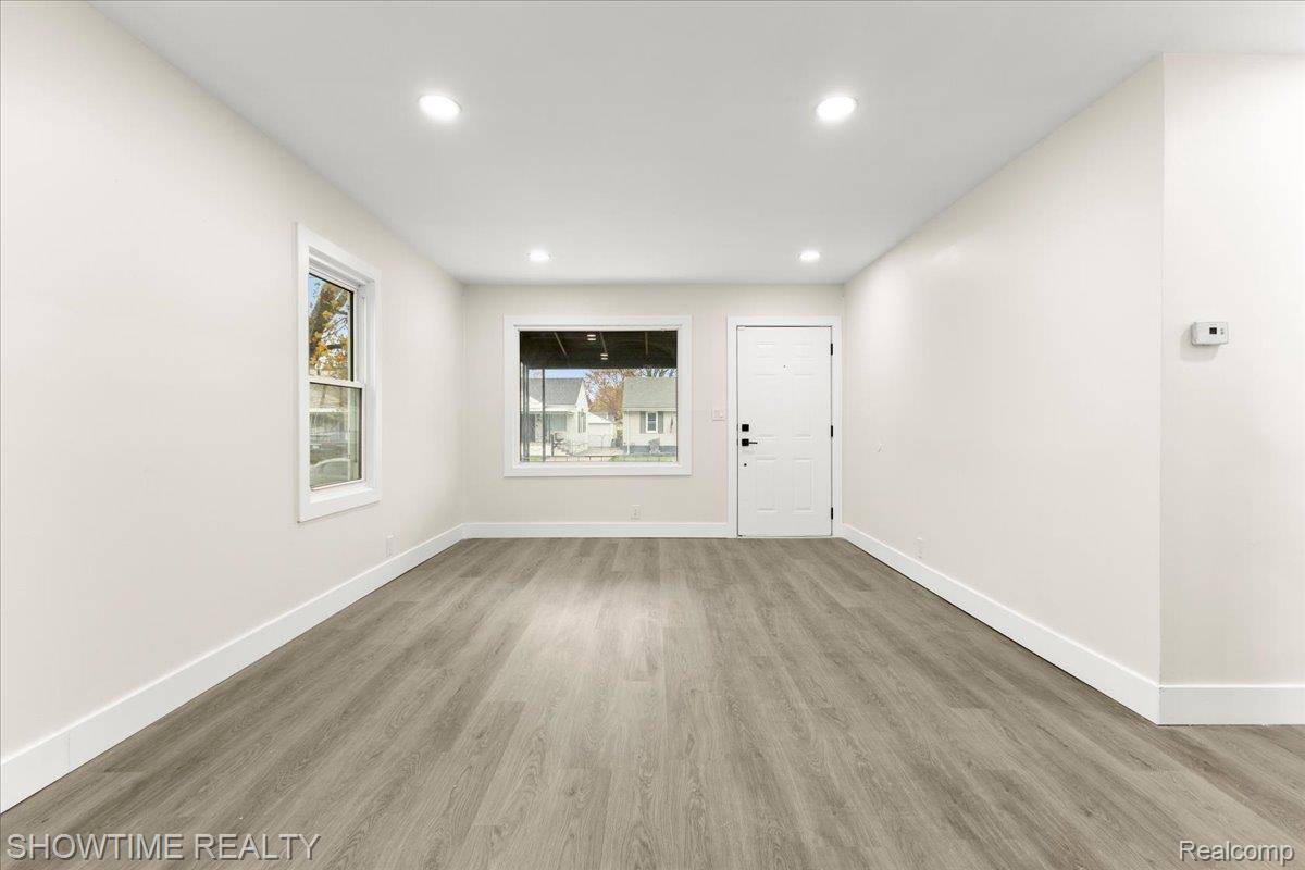 Roseville, MI 48066,26400 Blumfield ST