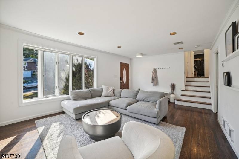 Little Falls Twp., NJ 07424,63 Hemlock Rd