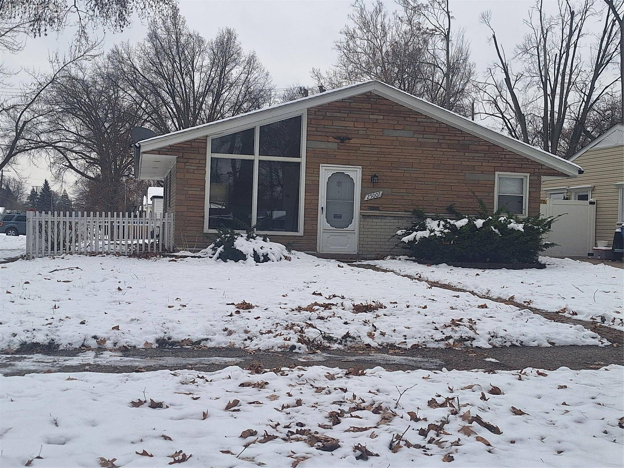 Dearborn Heights, MI 48125,25007 Hopkins ST