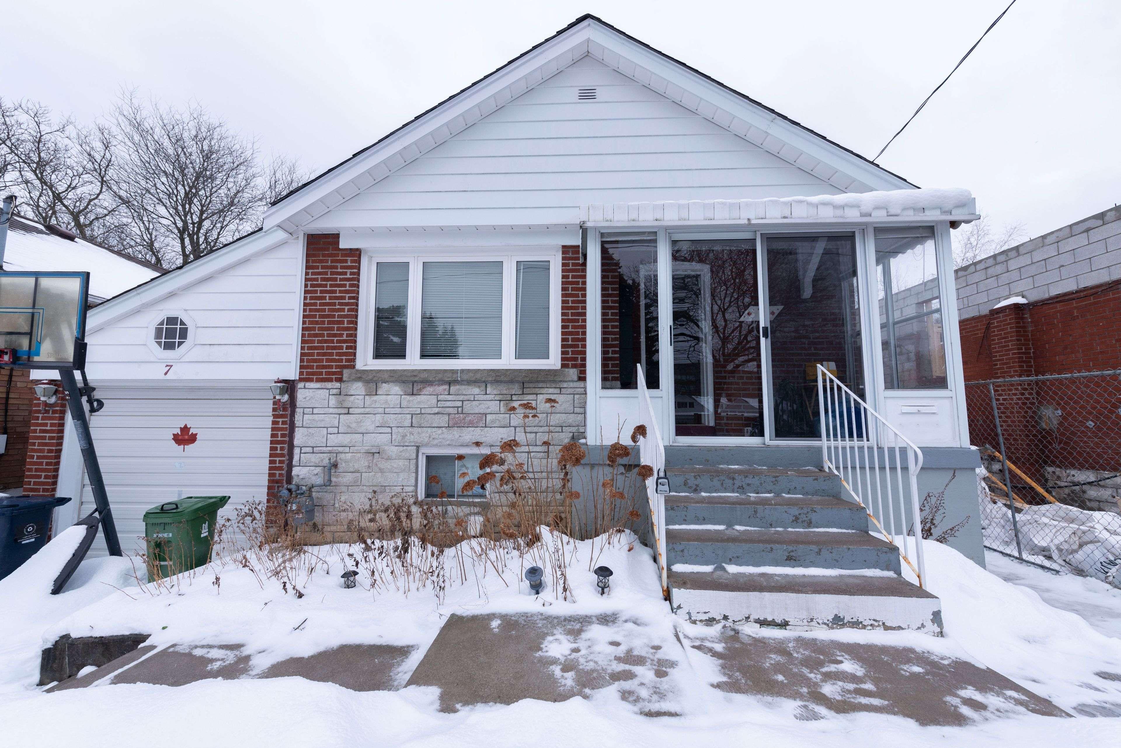 Toronto E03, ON M4B 1S6,7 Joanith Lower DR