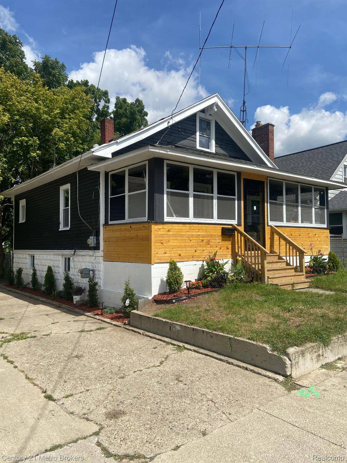 Flint, MI 48503,115 Livingston DR E