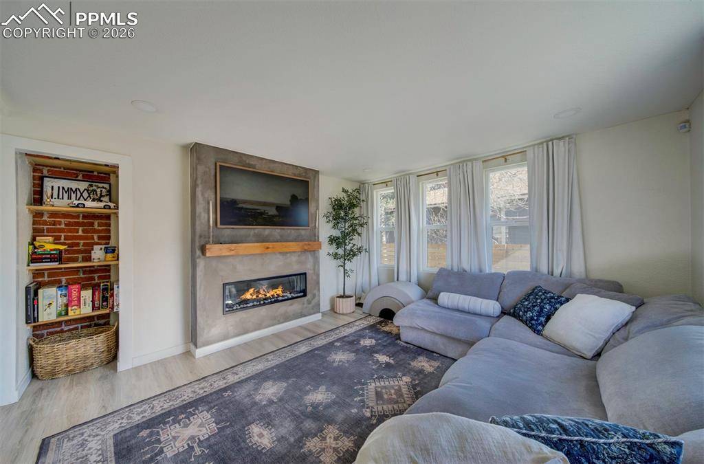 Colorado Springs, CO 80903,402 E Uintah ST