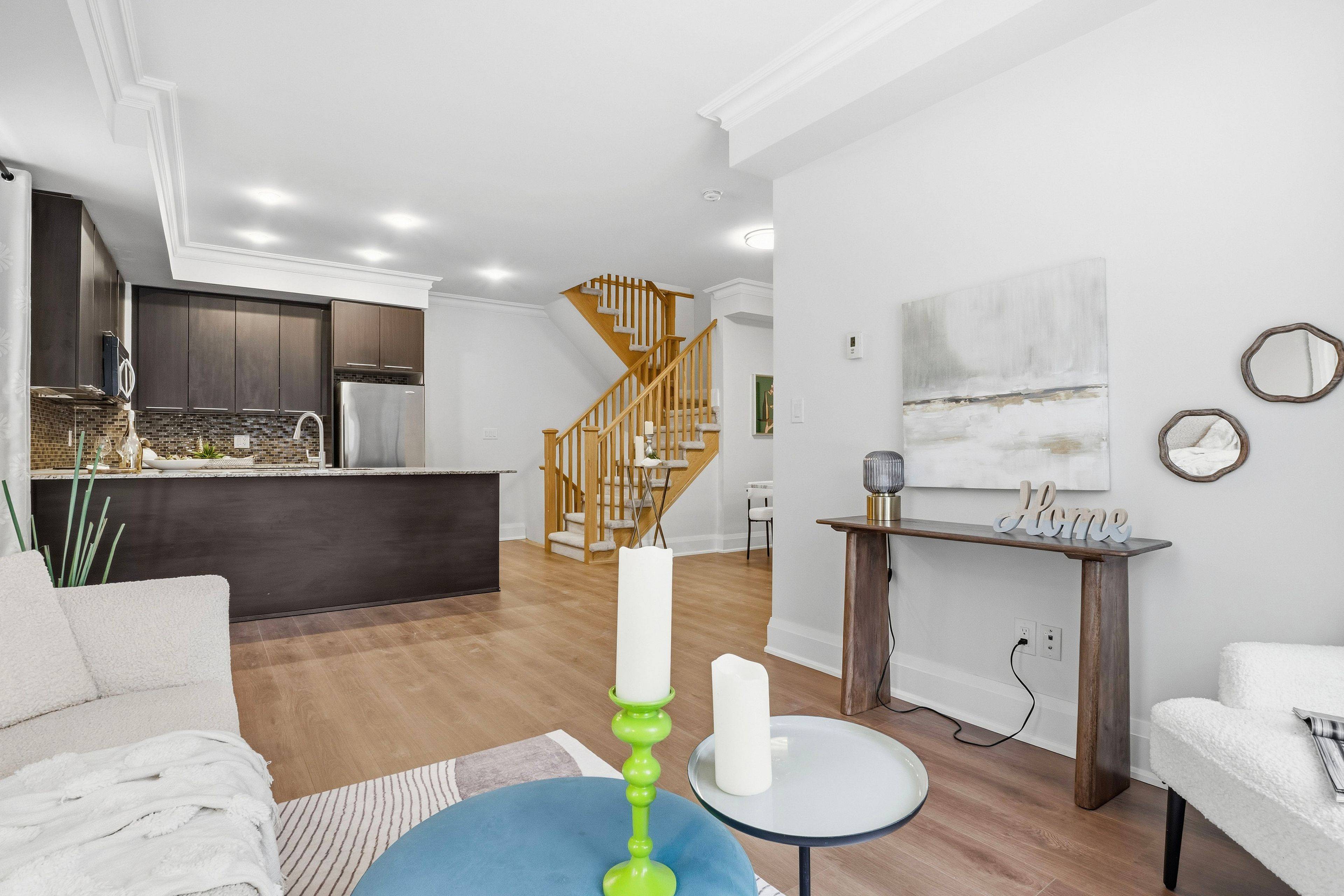 Toronto C14, ON M2N 2T5,9 Oakburn CRES #Th30