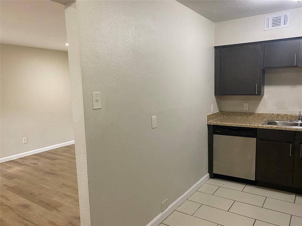 Dallas, TX 75246,4618 Reiger Avenue #112